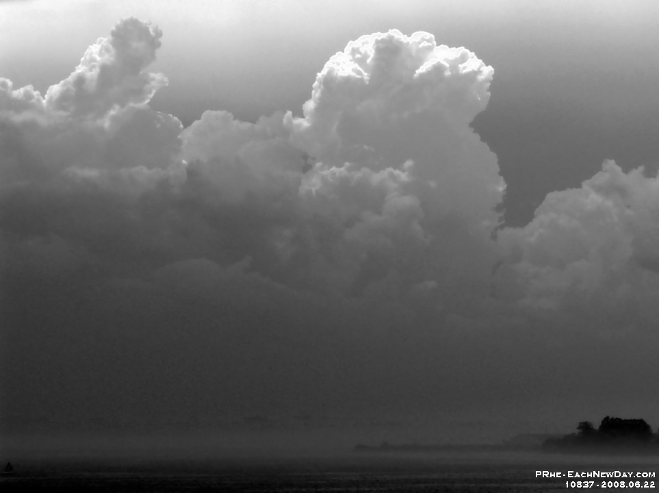 10837CrBwLeNg - Along the Waterfront Trail with Beth - Andrew